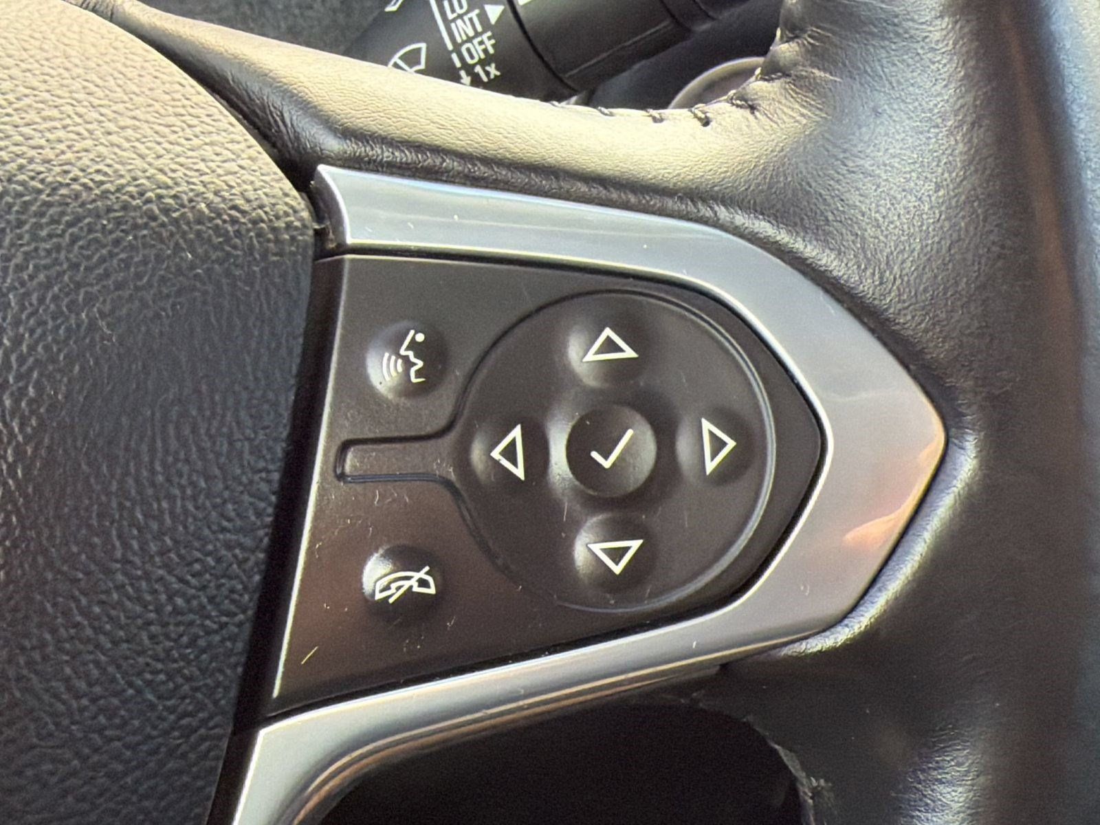 Used 2021 Chevrolet Traverse LT FWD image 15