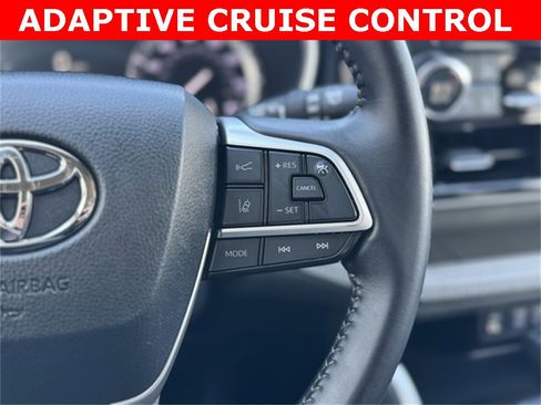 Certified 2022 Toyota Highlander XLE image 32