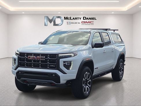 Used 2025 GMC Canyon AT4 w/ Nightfall Edition AWD/4WD image 3