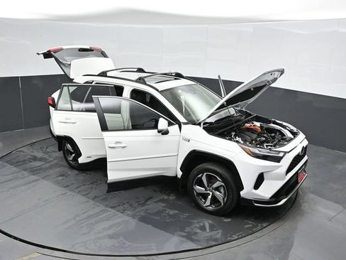 Used 2024 Toyota RAV4 SE w/ Weather & Moonroof Package AWD/4WD image 67
