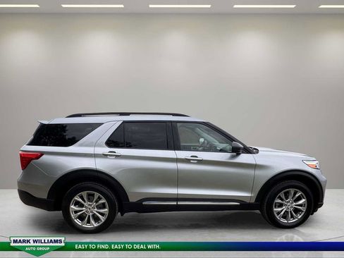 Used 2023 Ford Explorer XLT w/ Equipment Group 202A AWD/4WD image 2