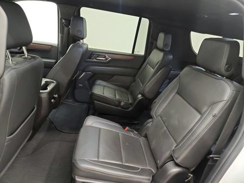 Used 2025 GMC Yukon XL Denali AWD/4WD image 23