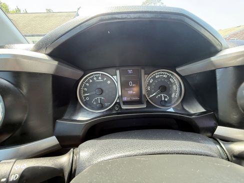 Used 2017 Toyota Tacoma SR5 w/ Tow Package AWD/4WD image 17
