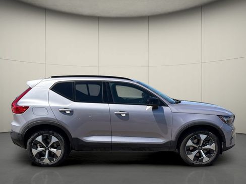 Used 2026 Volvo XC40 B5 Plus AWD/4WD image 8