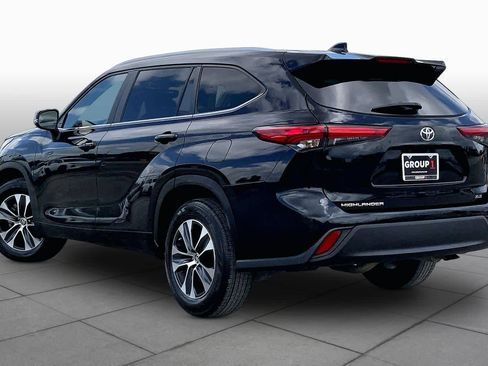 Used 2023 Toyota Highlander XLE image 12