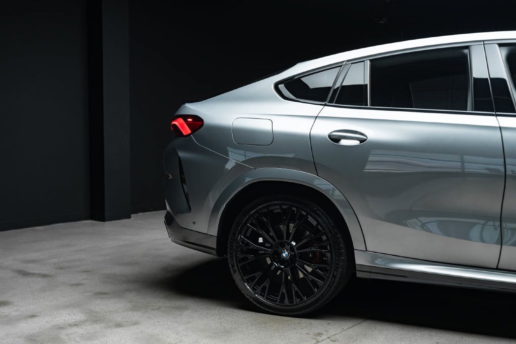Used 2024 BMW X6 xDrive40i w/ Premium Package AWD/4WD image 11