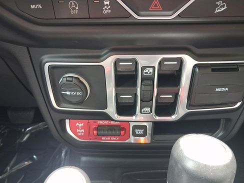 Used 2020 Jeep Wrangler Unlimited Rubicon w/ Dual Top Group AWD/4WD image 16