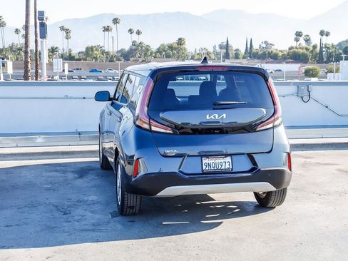Used 2025 Kia Soul LX w/ LX Technology Package FWD image 7