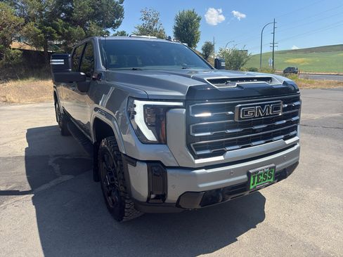Used 2025 GMC Sierra 3500 AT4 w/ AT4 Premium Plus Package AWD/4WD image 3