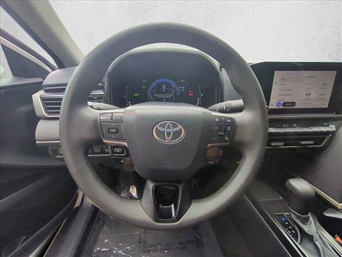 Used 2025 Toyota Camry LE image 29