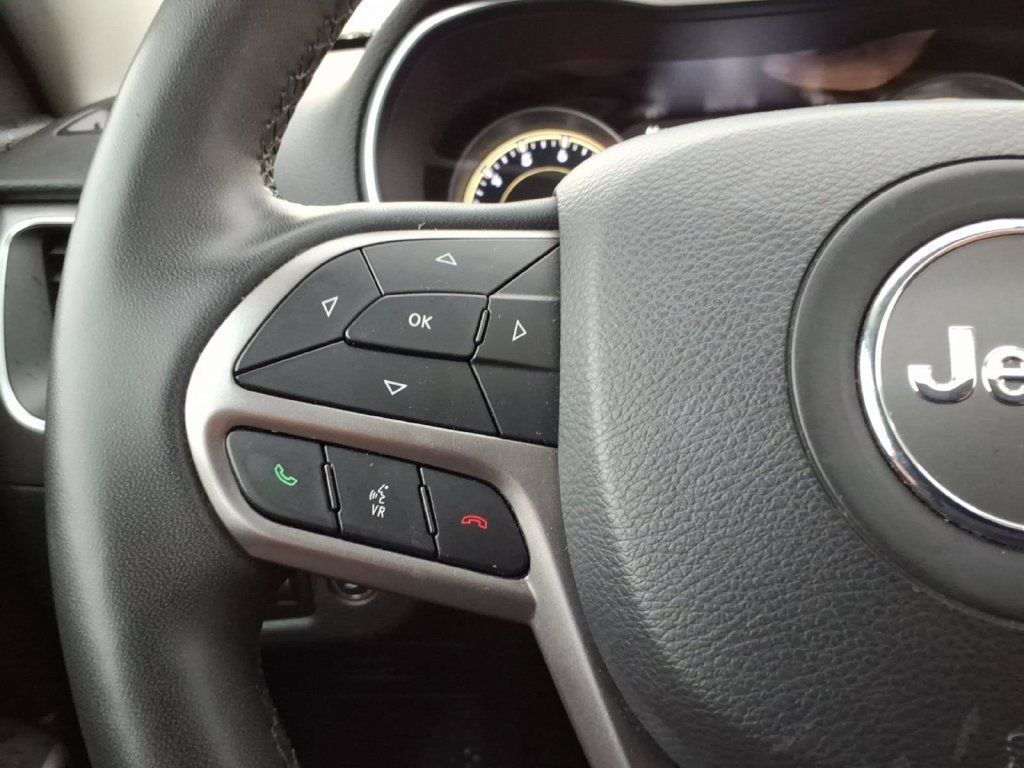 Certified 2022 Jeep Cherokee Latitude Lux w/ Sun & Sound Group AWD/4WD image 17