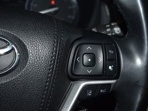 Used 2017 Toyota Highlander Limited image 10