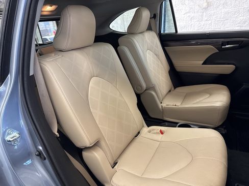 Used 2023 Toyota Highlander Platinum image 47