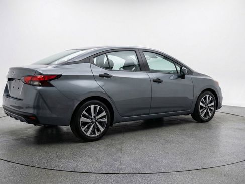 Used 2025 Nissan Versa SV image 9