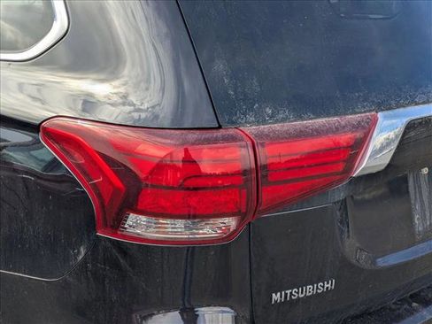 Used 2018 Mitsubishi Outlander SEL image 11