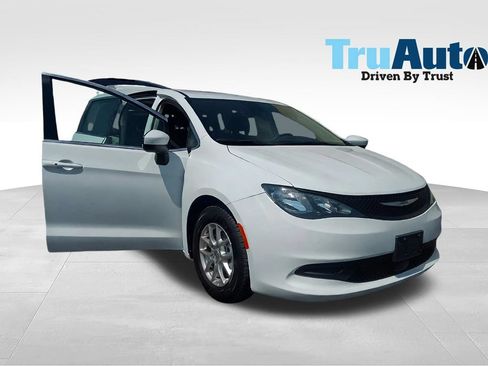 Used 2023 Chrysler Voyager LX FWD image 9
