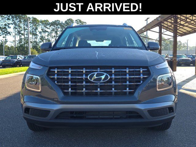 Certified 2025 Hyundai Venue SEL FWD image 2