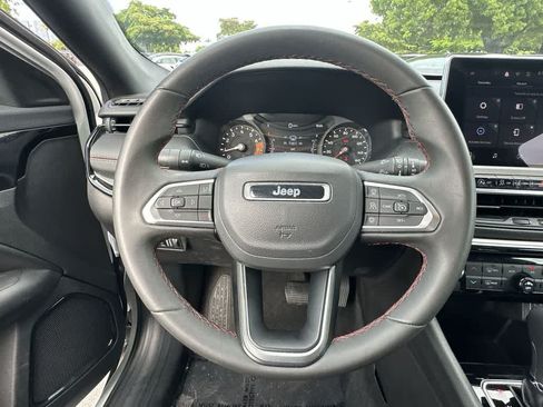 Used 2025 Jeep Compass Trailhawk AWD/4WD image 22
