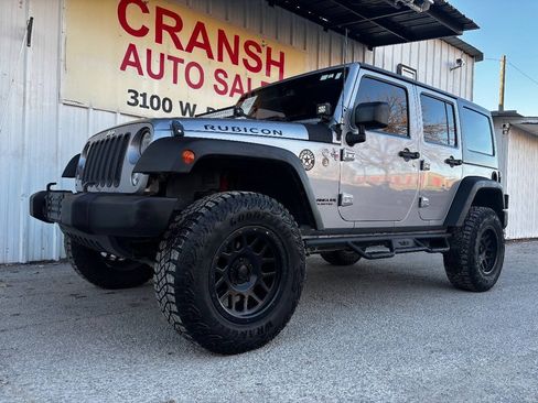 Used 2015 Jeep Wrangler Unlimited Rubicon w/ Connectivity Group AWD/4WD image 4