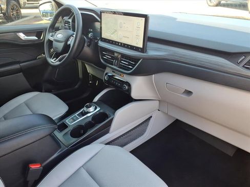 Certified 2023 Ford Escape Platinum w/ Class II Trailer Tow Package image 10