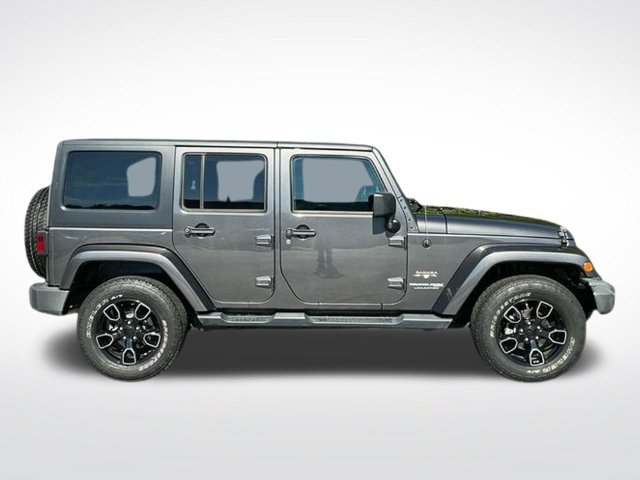 Used 2018 Jeep Wrangler Unlimited Sahara w/ Connectivity Group AWD/4WD image 8