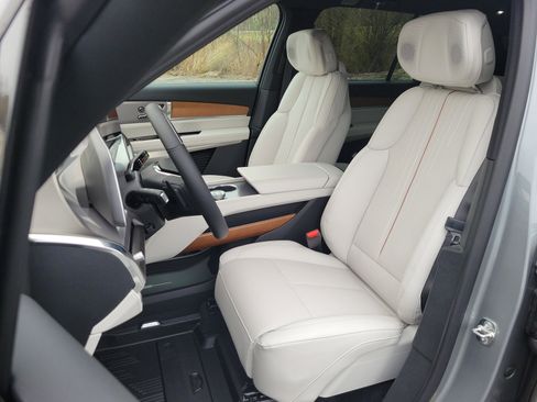 New 2026 Cadillac Vistiq Sport w/ LPO, Floor Liner Package image 4