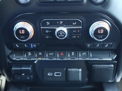 Used 2021 GMC Sierra 1500 SLT w/ SLT Premium Package AWD/4WD image 13