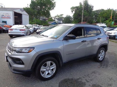Used 2022 Jeep Compass Latitude w/ Convenience Group AWD/4WD image 5