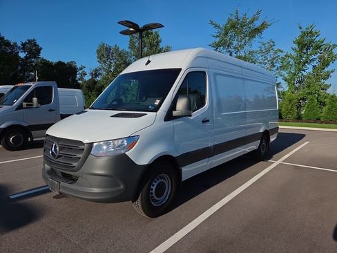 Used 2025 Mercedes-Benz Sprinter 2500 image 3
