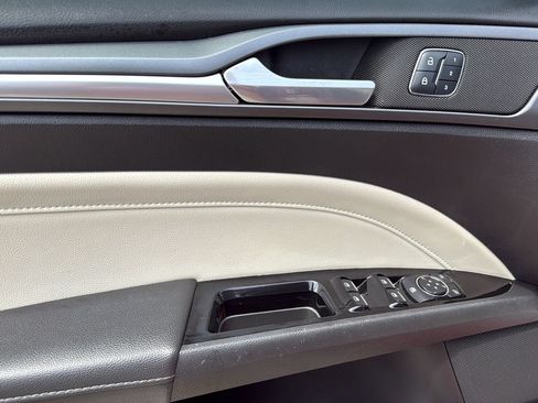 Used 2016 Ford Fusion Titanium FWD image 11