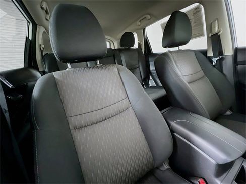 Used 2017 Nissan Rogue SV w/ SV Premium Package image 22