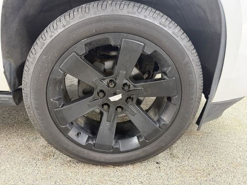 Used 2016 Cadillac Escalade ESV Platinum image 43