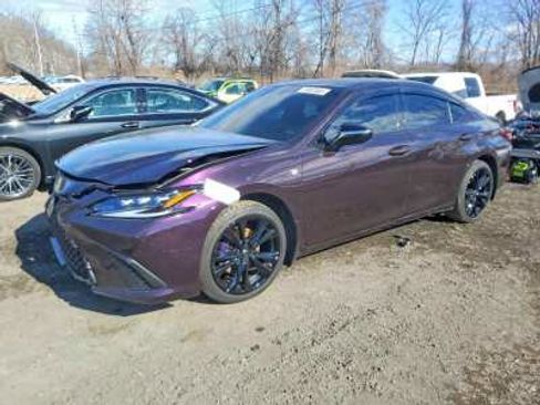 Used 2025 Lexus ES 300h F Sport w/ Technology Package FWD image 3