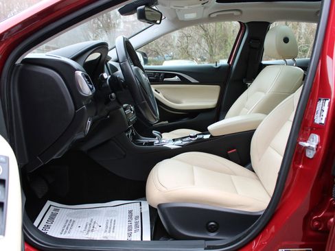 Used 2017 INFINITI QX30 Premium w/ Navigation Package image 23