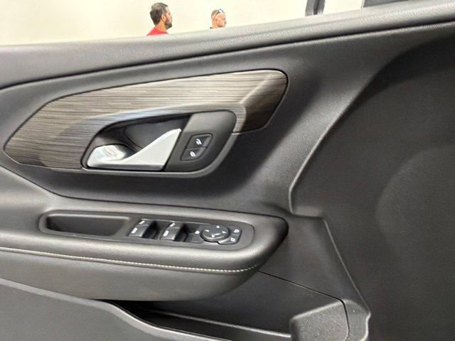 Used 2024 GMC Terrain SLE AWD/4WD image 25