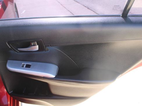 Used 2014 Toyota Camry SE image 9