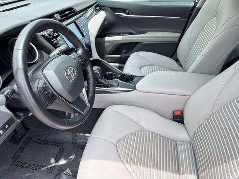 Used 2019 Toyota Camry SE FWD image 5