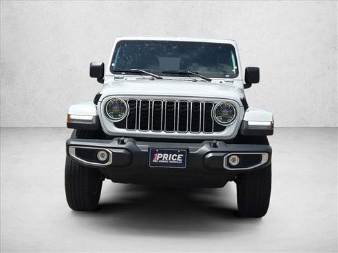 Used 2025 Jeep Wrangler Unlimited Sahara AWD/4WD image 2