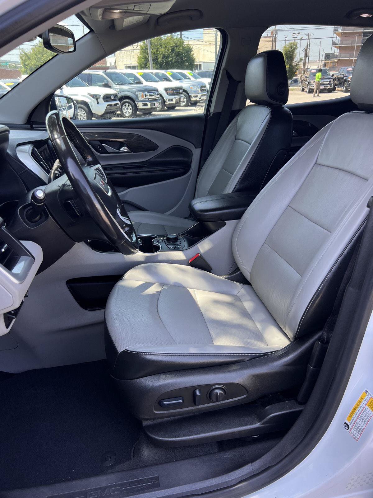 Used 2022 GMC Terrain SLT w/ Tech Package AWD/4WD image 4
