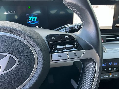 Used 2025 Hyundai Elantra Limited image 37