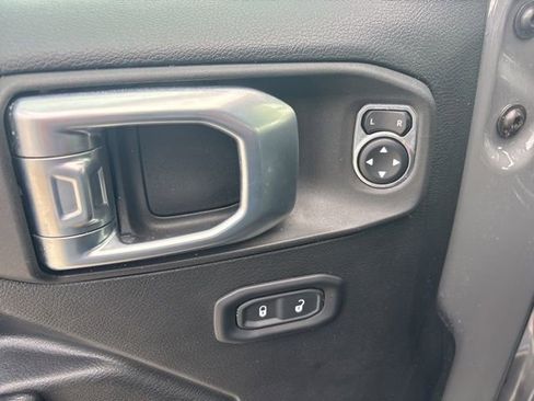 Used 2021 Jeep Wrangler Unlimited Sport image 29