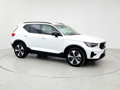 Certified 2024 Volvo XC40 B5 Core image 3
