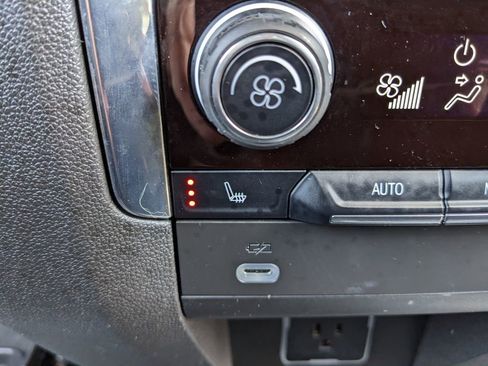 Used 2024 Chevrolet Tahoe Z71 w/ Luxury Package image 45