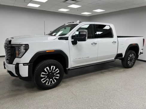 Used 2025 GMC Sierra 2500 Denali Ultimate AWD/4WD image 5