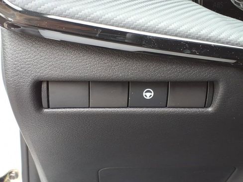 Used 2025 Nissan Kicks SR AWD/4WD image 12