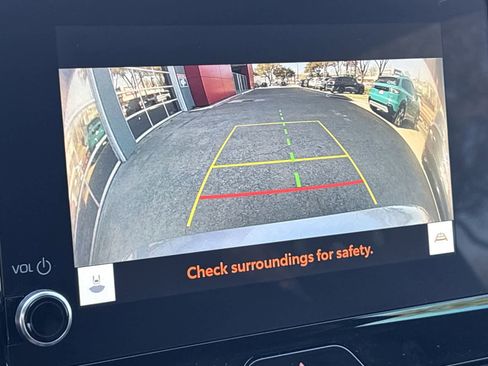 Used 2023 Toyota Venza LE image 36