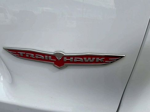 Used 2019 Jeep Cherokee Trailhawk image 21