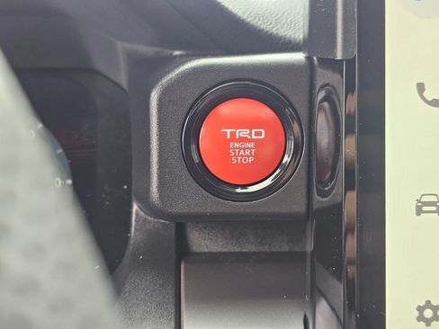 Used 2025 Toyota Tacoma TRD Sport AWD/4WD image 32