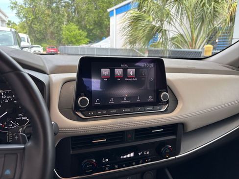 Used 2025 Nissan Rogue SV FWD image 20