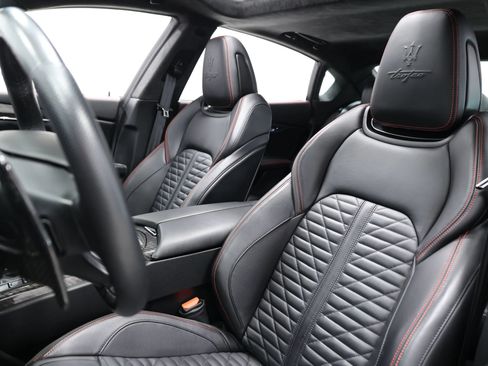 Used 2022 Maserati Quattroporte Trofeo RWD image 3